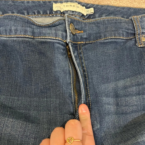 Torrid Girlfriend Jeans - Picture 6 of 8